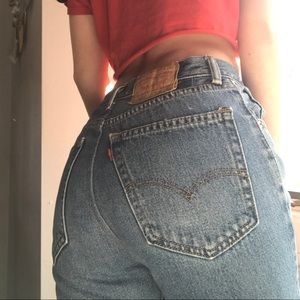 VINTAGE HIGH WAISTED LEVI JEANS